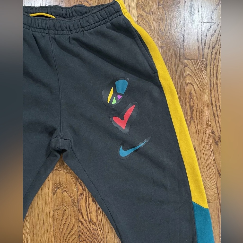 Nike Sportswear Fleece Joggers Sweatpants Dark Gray DO6182-045 Peace Love L - Picture 2 of 6